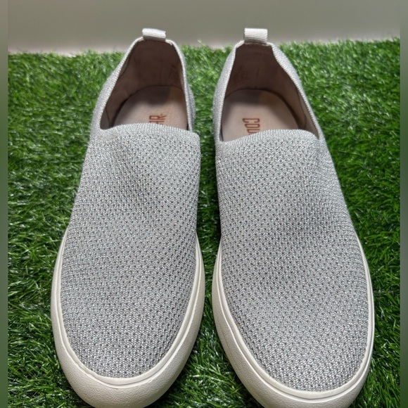 Cougar Hint Women’s Slip On Knit Sneaker-Metallic Silver Stretch Knit-Size: 8 - Picture 1 of 7